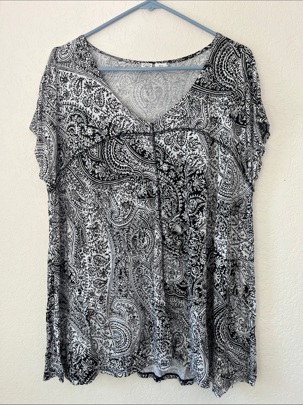 Artisan Ny Black and White Paisley Short Sleeve Top